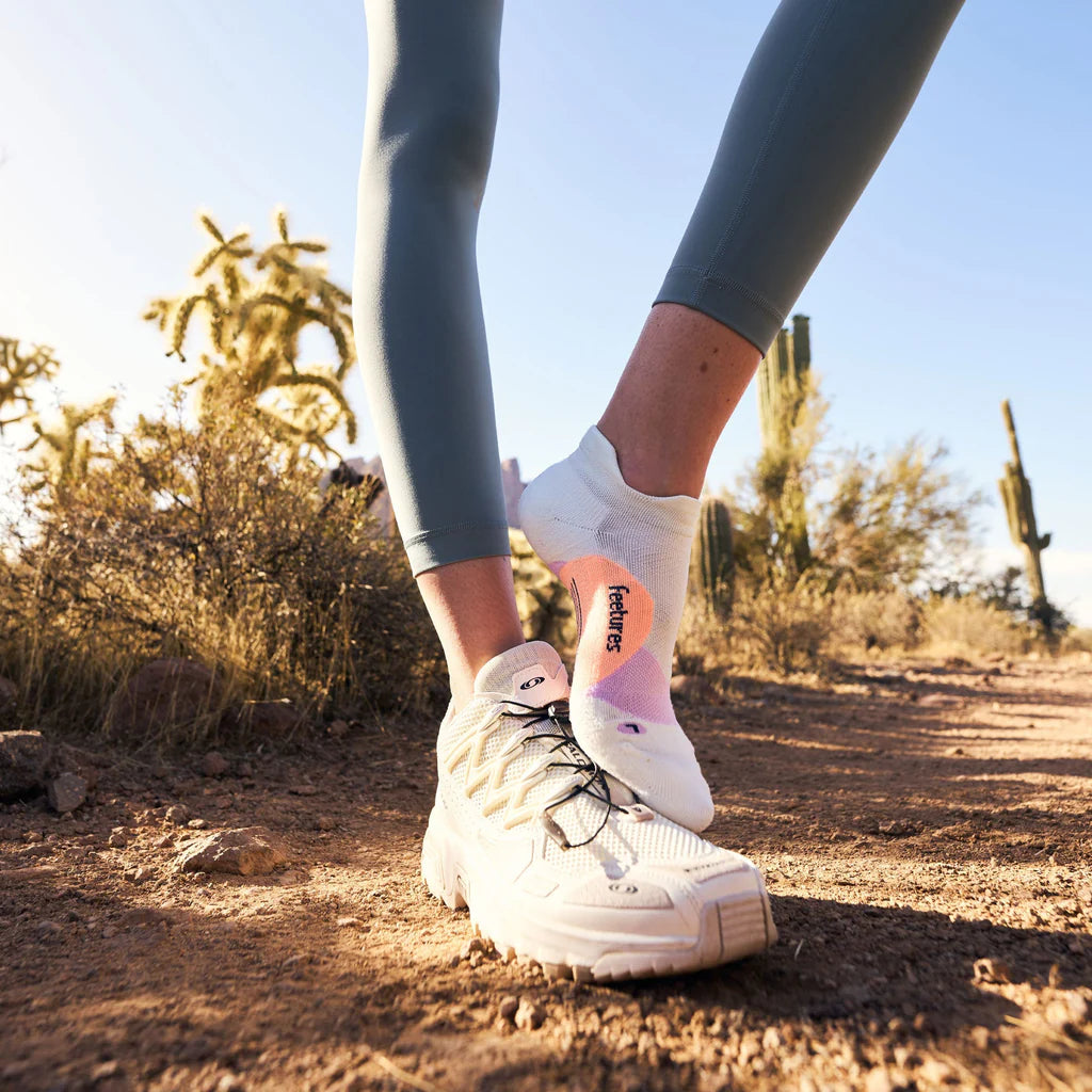 Chaussettes Feetures! No Show Blanches – Soulagement Fasciite Plantaire, Coussin Léger, Taille S
